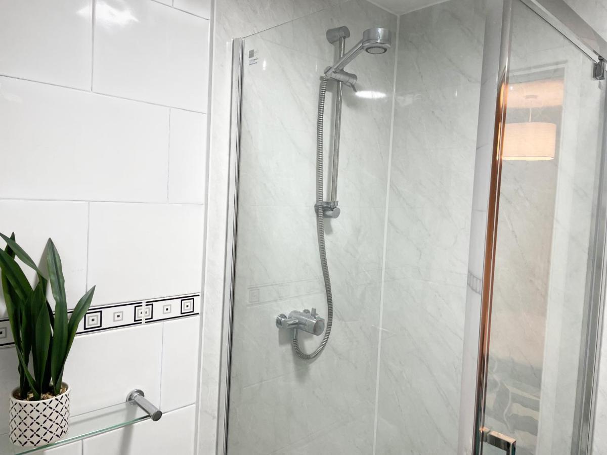 Comfortable And Spacious Superb Holiday Home In Llanelli, Dog Friendly Luaran gambar
