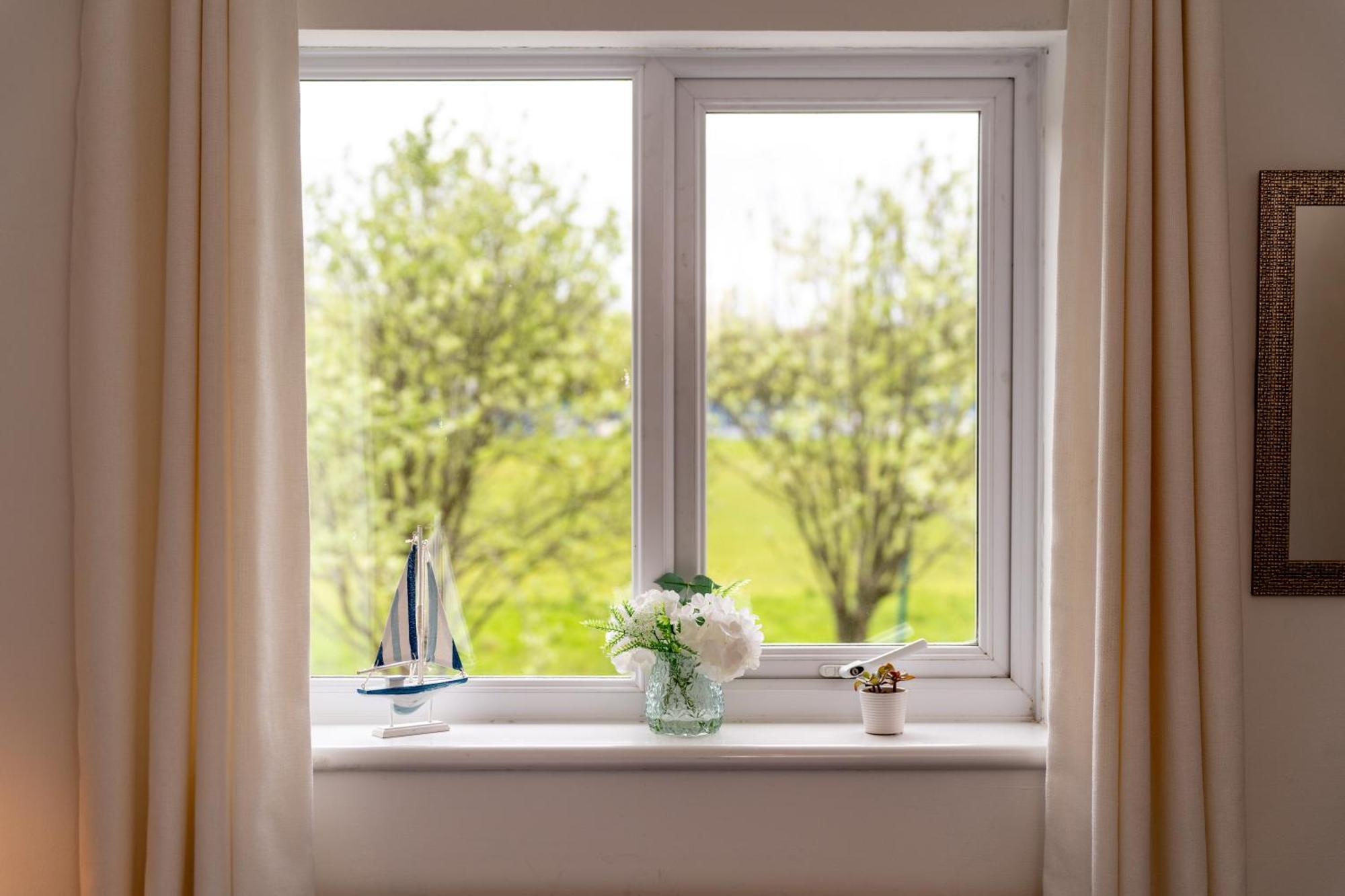 Comfortable And Spacious Superb Holiday Home In Llanelli, Dog Friendly Luaran gambar