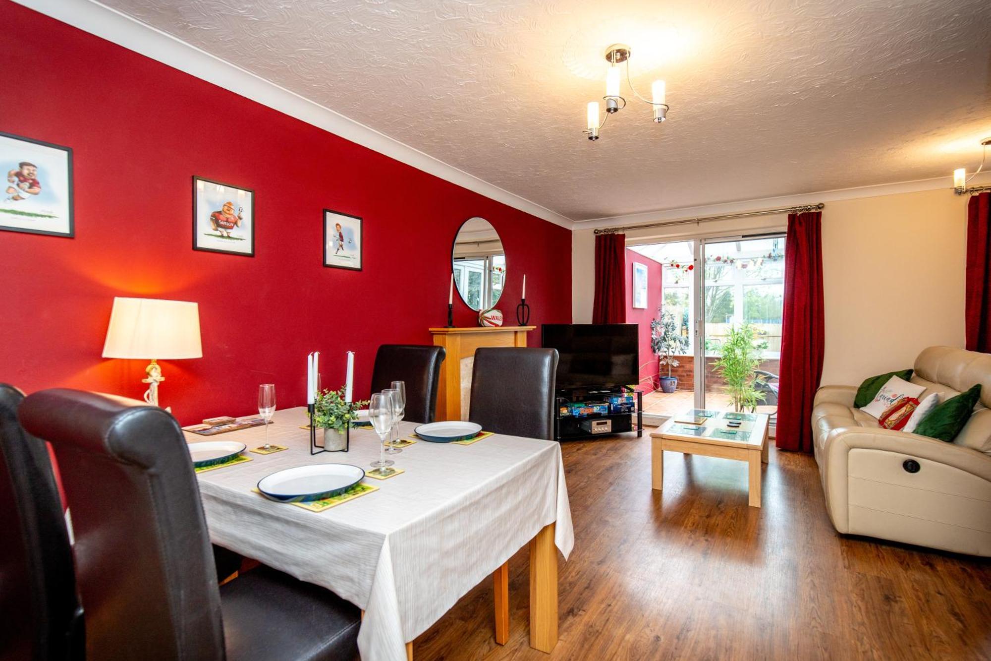 Comfortable And Spacious Superb Holiday Home In Llanelli, Dog Friendly Luaran gambar