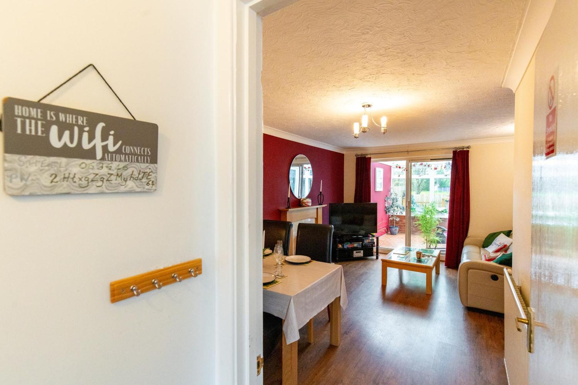 Comfortable And Spacious Superb Holiday Home In Llanelli, Dog Friendly Luaran gambar