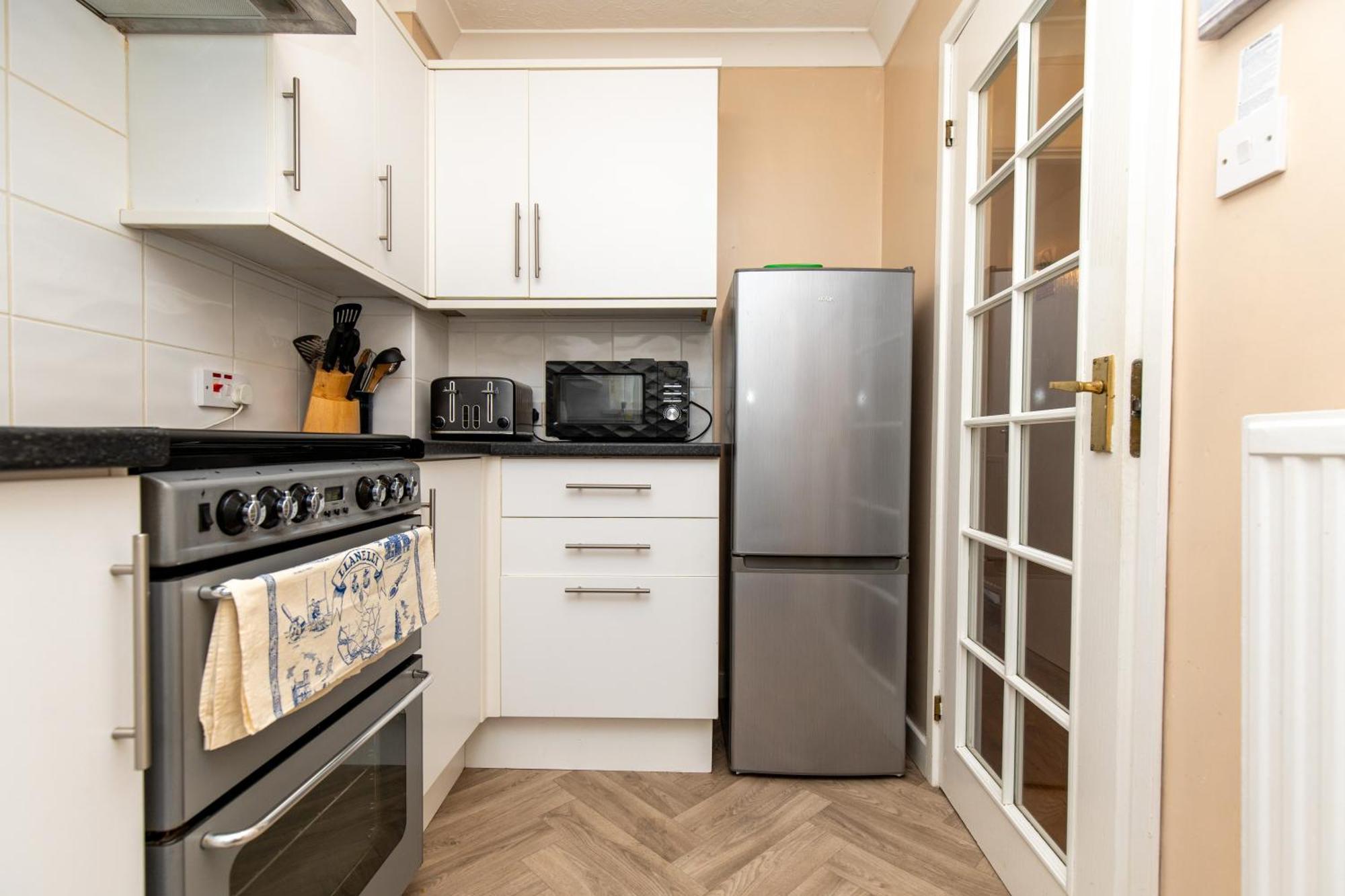 Comfortable And Spacious Superb Holiday Home In Llanelli, Dog Friendly Luaran gambar